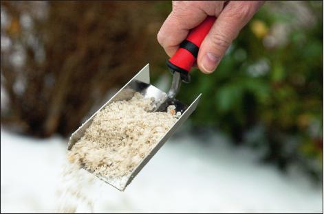 Targeted spreading of grit on paths.